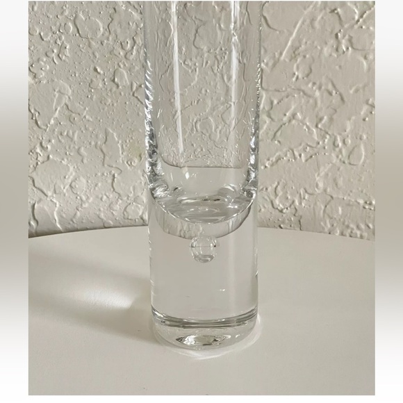 Art Glass Flower Vase Air Bubble In the Base Cylinder Design. - Picture 4 of 6